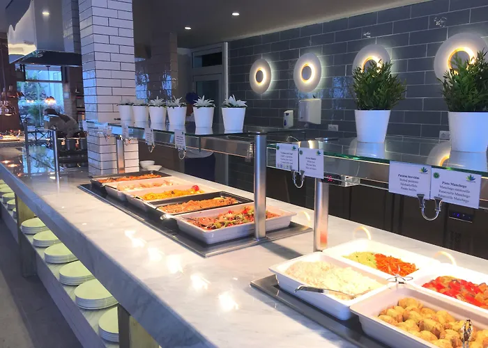 מלון Bluesea Village 4*